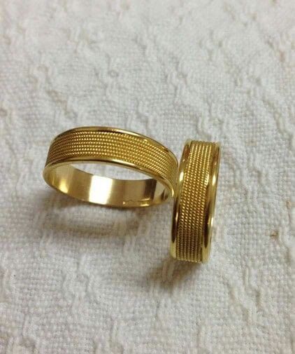 Papular beautiful hand ring 💍 ideas Ring Designs Mens, Latest Gold Ring Designs, Mens Ring Designs, Couple Ring Design, Gold Bangles Indian, Rings Mens, Engagement Rings Couple, Modern Gold Jewelry, Gold Bridal Jewellery Sets