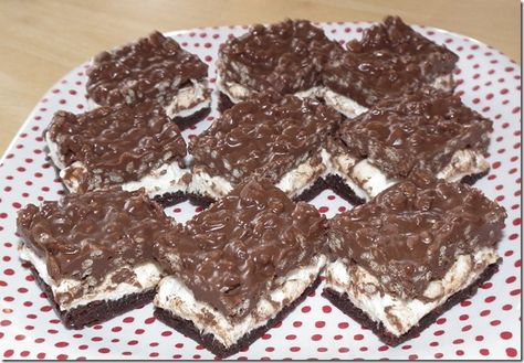 Peanut Butter Rice Krispies Marshmallow Topped Brownies 5-11-11 Topped Brownies, Chocolate Rice Crispy, Marshmallow Fluff Recipes, Rice Krispie Bars, Peanut Butter Rice Krispies, Dessert Squares, Banana Split Dessert, Peanut Butter Marshmallow, Fluff Recipe