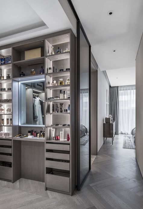 Luxury Dresser, Muji Home, Houston Houses, Dressing Room Closet, Dream Closet Design, Tv Unit Interior Design, Dresser Design, Maids Room, House Ceiling Design