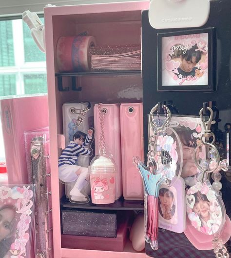 Mini Locker Kpop, Y2k Locker Decor, Coquette Locker Decor, Mini Locker Desk, Collect Book Kpop, Camp Storage, Mini Locker, Teenage Girl Room Ideas, Mini Locker Purple