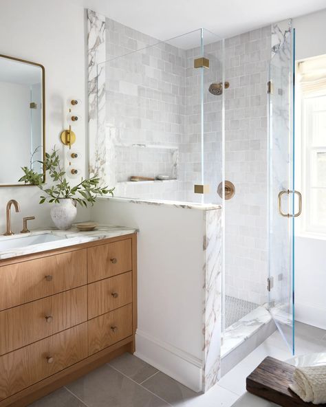 In This Philadelphia Home, the Bathrooms are the Shining Stars | Architectural Digest Bathroom Pony Wall, Formal Living Room Designs, Shower Backsplash, Pony Wall, Master Ensuite, Girls Bathroom, Main Bathroom, Bathroom Renos, House Bathroom