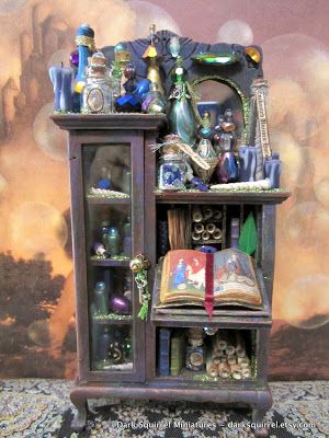 Witches Cottage, Bookshelf Art, Harry Potter Items, Witch Cottage, Haunted Dollhouse, Halloween Miniatures, Haunted Dolls, Halloween Village, Gothic Dolls