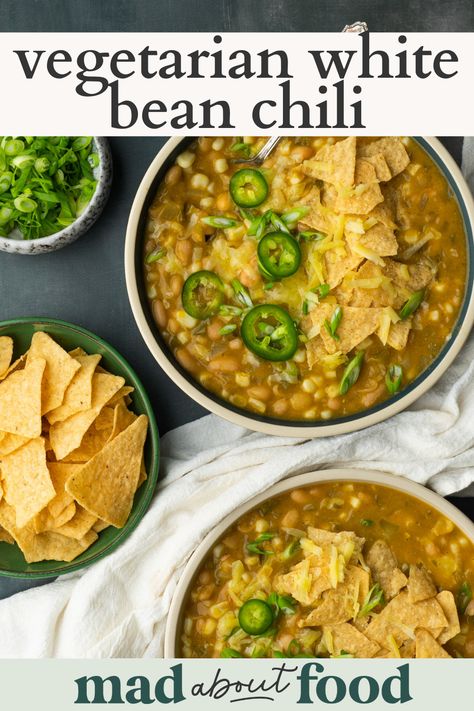 Vegetarian White Chili Recipe, Vegetarian Green Chili, Chili Recipe No Tomatoes, White Bean Chilli, Vegetarian White Bean Chili, White Bean Chili Vegetarian, Vegetarian White Chili, Green Chili Soup, White Bean Chili Recipe