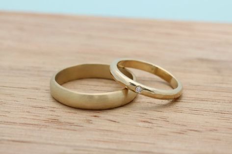 Simple Modern Engagement Rings, Wedding Ring Sets Simple, Unique Wedding Bands For Women, Minimalist Wedding Rings, Women's Wedding Bands, Wedding Bands For Women, Unique Ring Designs, Modern Wedding Rings, Modern Wedding Band