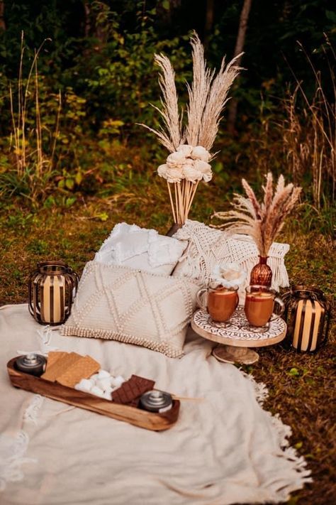 Fall Photo Decor, Fall Boho Photoshoot Setup, Fall Minis Setup, Fall Mini Shoot Set Up, Outdoor Boho Photoshoot Set Up, Fall Mini Photoshoot Setup, Fall Mini Sessions Set Up, Fall Photoshoot Setup Ideas, Photoshoot Setup