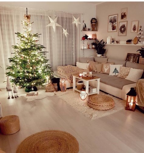 Christmas Living Room Decor, Cozy Christmas Living Room, Holiday Room, Cozy Christmas Decor, Christmas Living Room, Christmas Decorations Living Room, Christmas Living Rooms, Christmas Decorations For The Home, Christmas Room