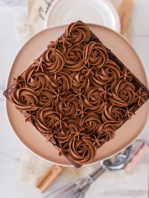 Chocolate Sour Cream Cake, Square Cake Design, Sour Cream Chocolate Cake, Chocolate Ganache Cake, Chocolate Cake Designs, Ganache Cake, Chocolate Cake Recipe Easy, Chocolate Sheet Cake, Sour Cream Cake