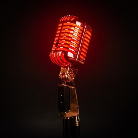 Music Red Aesthetic, Red Microphone, Microphone Lamp, Microphone Aesthetic, Old Microphone, Sequence Style, On Air Radio, Retro Microphone, Music Mic