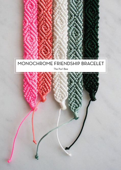 Monochrome Friendship Bracelet #DIY  #crafts #handmade Monochrome Friendship Bracelet, Friends Bracelet, Purl Bee, Diy Ombre, Diy Jewlery, Pulseras Diy, Bracelet Love, Pola Gelang, Friendship Bracelets Diy