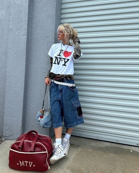 i wanna go to new york Thrifting Manifestation, New York Street Fashion, Going Outfits, New York Outfits, Go To New York, Future Fashion, Fashion Gallery, Outfit Inspo Fall, Korean Street Fashion