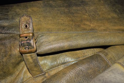 How To Distress Leather Diy, Viking Diy, Distressed Clothes, Shoe Wax, Distressed Outfit, Distressed Leather Bag, Leather Restoration, Distressed Leather Jacket, Model House