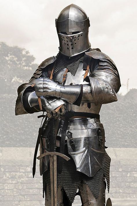 Medieval armor | Clothes | Pinterest                                                                                                                                                                                 More Ancient Armor, Historical Armor, Armadura Medieval, Knight In Shining Armor, 다크 판타지, Knight Armor, Arm Armor, Medieval Armor, Medieval Knight