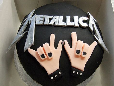 Metallica Cake, Festa Rock Roll, Chocolate Butter Cake, Rock And Roll Birthday, Music Cakes, Drum Cake, Guitar Cake, Rock Cake, Gateaux Cake