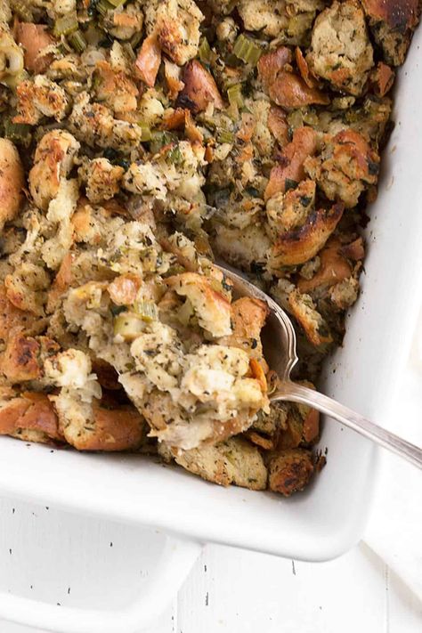 Classic Bread Stuffing Recipe, Baked Stuffing, Bread Stuffing, Homemade Stuffing, Turkey Stuffing, Roasted Butternut Squash Soup, Turkey Recipes Thanksgiving, Easy Oven, Stuffing Recipes