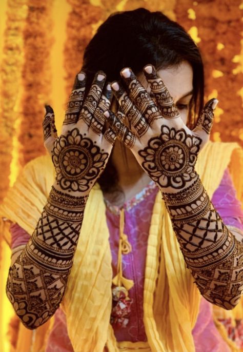 Full Hand Mehndi Designs Back Side, Bridel Mehandi Full Hand, Mehandi Full Hand, Bridal Mendhi, Crossfit Photography, Yoga Strong, Mehandhi Designs, Hand Mehendi, Rajasthani Mehndi Designs