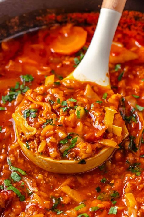 Satisfying cabbage roll soup is a filling meal in a bowl! Skip all the work and enjoy your cabbage rolls in the form of a hearty soup recipe. Vegetarian Cabbage Rolls, Jalapeño Soup, Vegan Cabbage Rolls, Vegan Blt Sandwich, Easy Vegan Soup, Meal In A Bowl, Tofu Soup, Hearty Soup Recipes, Cabbage Roll Soup