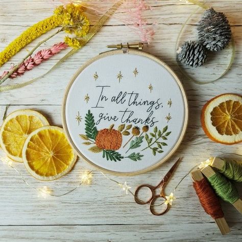 The leaves are falling, the nights have drawn in... it's time to get cosy with some slow stitching and stitch our gratitude-themed embroidery hoop to celebrate Thanksgiving Autumnal Crafts, Felt Craft Ideas, Thanksgiving Embroidery, Autumn Embroidery, Felt Craft Projects, Thanksgiving Projects, Felt Halloween, Mermaid Pattern, Free Thanksgiving