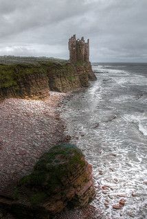 Keiss Castle, Caithness Cliffside Castle, Keiss Castle, Castle By The Sea, Caithness Scotland, Ruined Castle, Village Center, Setting Inspiration, Old Castle, Castle Scotland