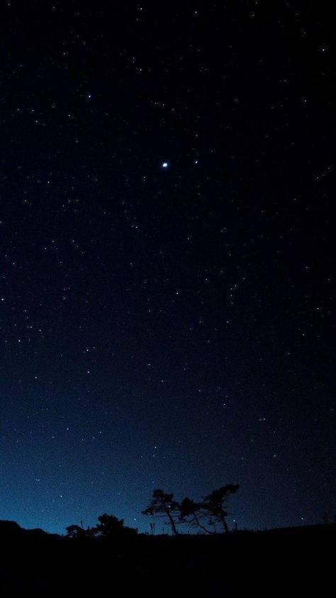 #starrysky #starrynight Midnight Aesthetic Sky, Stary Sky Aesthetic, Night Stars Aesthetic, Indigo Core, Desert Night Sky, Black And White Wallpaper Iphone, Android Wallpaper Dark, Amoled Wallpapers, Night Stars