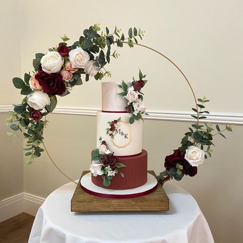 A bold and classic wedding cake in burgundy and dusky pink, with geometric details. Created by Caritas Cake Design - Sussex Wedding Cakes Burgundy And Gold, Wedding Cakes Burgundy And Blush, Wedding Cake Burgundy Flowers, Pale Pink Wedding Cake, Burgundy Cake, Wedding Cakes Maroon, Stunning Wedding Cakes, Pink And Burgundy Wedding, Burgundy Wedding Cake