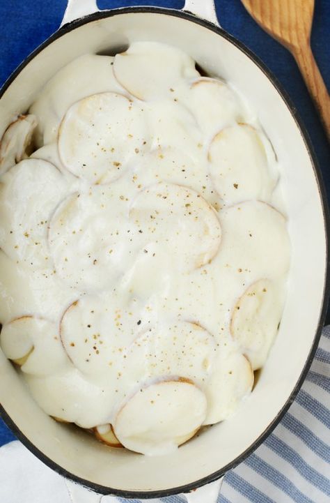 Old Fashioned Scalloped Potatoes, Easy Scalloped Potatoes Recipe, Scalloped Potatoes Easy, Scalloped Potato, Potato Print, Scalloped Potato Recipes, Creamed Potatoes, Potatoes Au Gratin, Potato Skins