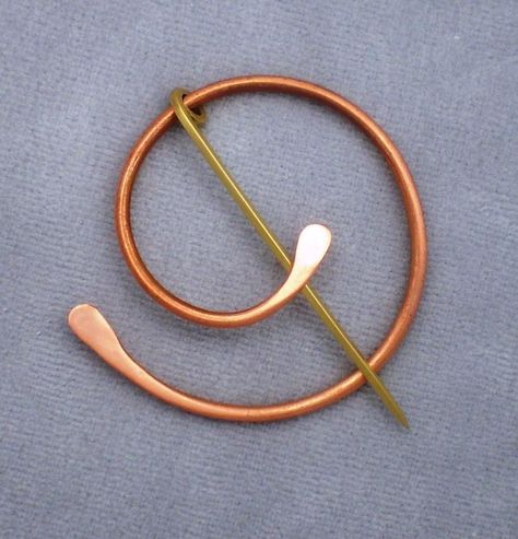 Brooch of copper and bronze. Getting the spiral to "work" requires it to be sort of spring-loaded when in position. This turned out to be an advantage, as it stays in place better. S Copper Brooch, Scarf Pins, Kilt Pins, Shawl Pin, The Spiral, Scarf Pin, Wire Work Jewelry, Shawl Pins, Work Jewelry