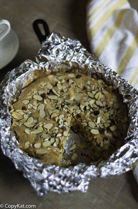 Iron Skillet Coffee Cake is perfect to serve with coffee. Easy to make, and you have everything you need in your pantry. #homemade Cake In Cast Iron Skillet, Homemade Coffee Cake Recipe, Homemade Coffee Cake, Almond Coffee Cake, Skillet Cake, Cinnamon Coffee Cake, Iron Skillet Recipes, Cast Iron Skillet Recipes, Breakfast And Brunch