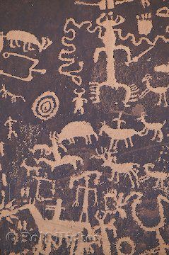 I would love to learn more about Petroglyphs and their origins. I would eventually like to categorizes these into their own Culture Region. Petroglyphs Art, Utah National Parks Road Trip, Native American Paintings, Ancient Paintings, Prehistoric Art, National Park Road Trip, Art Premier, Cave Paintings, Ancient Aliens