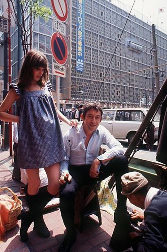 Jane Birkin. she wore knee socks and a little dress well Vicky Christina Barcelona, Style Jane Birkin, Jane Birken, Jane Birkin Serge, Jane Birkin Style, Birkin Style, Fashion Facts, Drama Fashion, Emmanuelle Alt