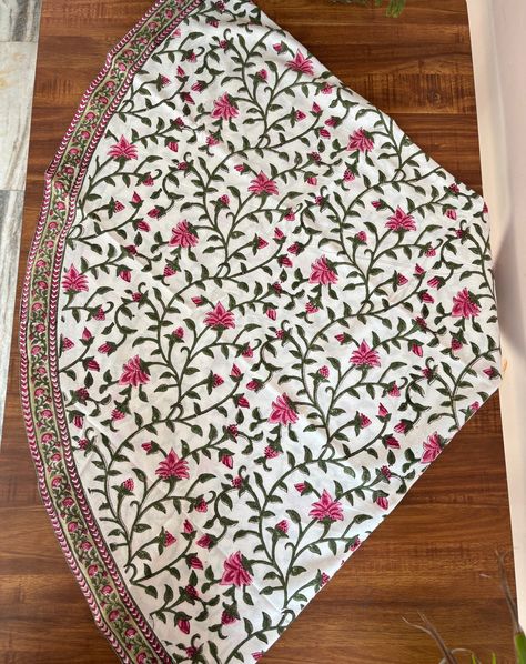 🌸 Add a touch of elegance to your space with this beautiful hand block printed floral round table cover. The intricate patterns and vibrant colors are perfect for brightening up any room. A timeless piece that adds charm and style! 🌿✨ #HomeDecor #FloralDesign #HandBlockPrint #BohoVibes #TableCover #InteriorDesign #ArtisanalCrafts #VintageStyle #EcoFriendly #TableSetting Rustic Wedding Party, Wedding Dining Decor, Nice Background, Circle Table, Floral Block Print, Round Table Cover, Wedding Party Decor, Round Table Covers, Border Pattern