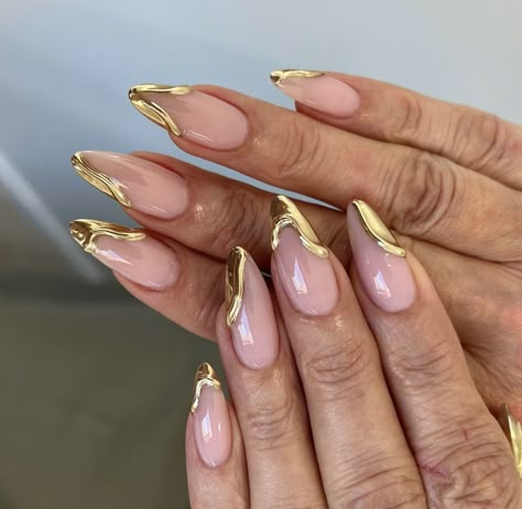 Classy Nails Oval Shape, Circle Nails Designs, Hollow French Tip Nails, Egypt Inspired Nails, Nails Egypt, Abstract Almond Nails, Morocco Nails, Gold Nails Almond, Egypt Nails