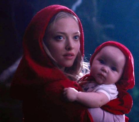 Red Riding Hood Film, Amanda Seyfried Tumblr, Red Riding Hood Makeup, Red Riding Hood 2011, Mamma Mia Wedding, Red Riding Hood Art, Billy Burke, Chris De Burgh, Red Ridding Hood