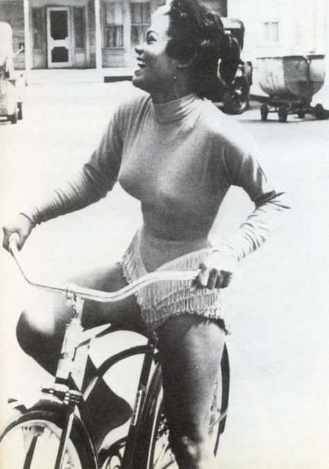 Eartha Kitt, 1966. Sunday Inspiration, Eartha Kitt, Black Actresses, Riding A Bike, Good Memories, Photographie Portrait Inspiration, Vintage Black Glamour, Black Hollywood, Bicycle Girl