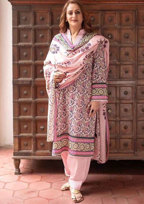 Ladies Cotton Suit Design, Fashion Dresses Formal, Branded Clothes, Pakistani Designer Suits, Gul Ahmed, Formal Suit, Desi Style, Lawn Shirts, Ladies Clothing