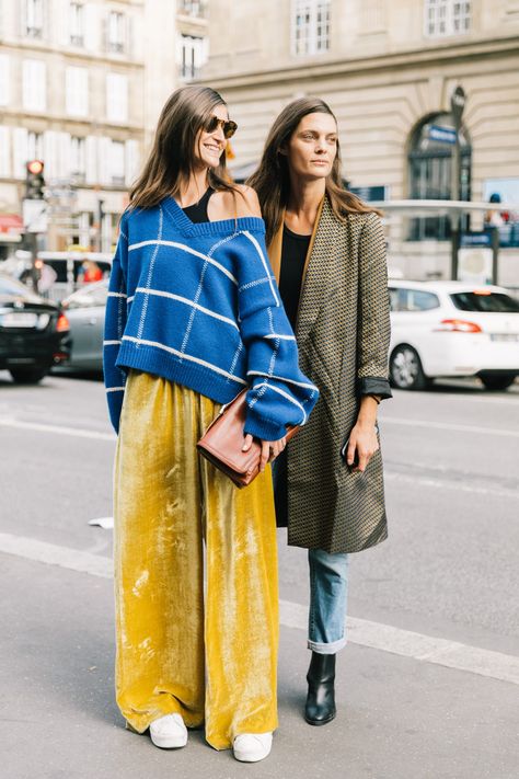 Paris SS18 Street Style I | Collage Vintage Wide Legged Pants, Street Style 2018, Street Style Fall Outfits, Mode Boho, Collage Vintage, Looks Street Style, Street Style Trends, Street Style Paris, Autumn Street Style