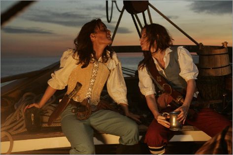 Mary Read and Anne Bonny Mary Read and Anne Bonny, from England and Ireland respectively, have gone down in history as the only female pirates recorded. The two met aboard Calico Jack's ship, yet avoided execution after being caught in October 1720 by claiming they were pregnant. Anne Bonney, Women Pirates, Female Pirates, Mary Read, Anne Bonny, Famous Pirates, Pirate Books, County Cork Ireland, Sea Shanties