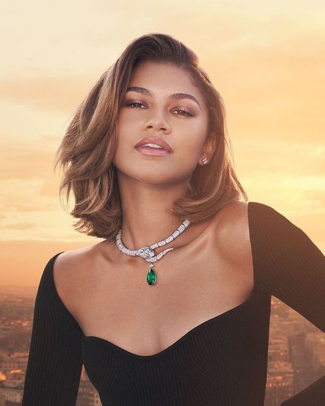 BVLGARI Official on Instagram: “Magnificence never ends.⁣ Surrounding Zendaya’s neckline with an exquisite pear-cut emerald, the Bulgari Serpenti High Jewelry necklace…” Zendaya Maree Stoermer Coleman, Zendaya Outfits, Zendaya Style, Bvlgari Jewelry, Bvlgari Serpenti, Zendaya Coleman, Work Hairstyles, Woman Crush, Celebrity Hairstyles