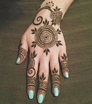 Simple Omani Henna Designs for Hands, Muscat Mehndi Facebook Pics 2015 Henna Designs Simple Flower, Round Mehndi Design, Henna Designs Simple, Easy Mehndi Designs, Henne Tattoo, Henna Flower Designs, Jagua Henna, Cute Henna, Tato Henna