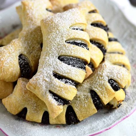 Authentic Kolache Recipe, Poppy Seed Dessert, Poppy Seed Recipes, Sweet Puff Pastry, Nut Roll Recipe, Czech Desserts, Kolache Recipe, Poppy Seed Filling, Slovak Recipes