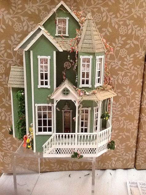 . Mini Victorian House, Tiny Victorian House, Small Victorian House, Doll House Plans, Mini Doll House, Victorian Dollhouse, Victorian Dolls, Miniature Rooms, Dolls Houses