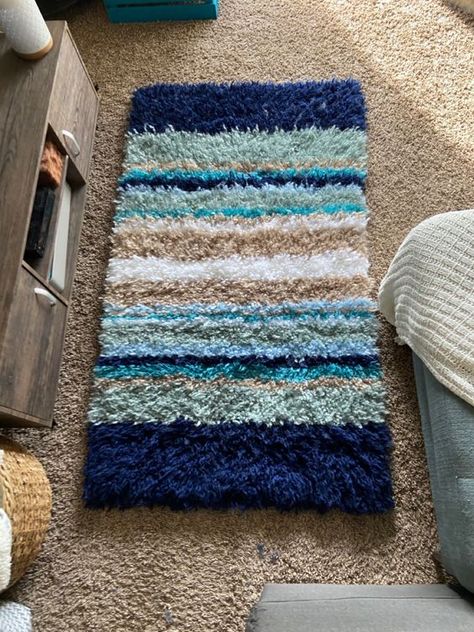 Lach Hook Rug, Diy Latch Hook Rug, Diy Latch Hook, Making Rugs, Hook Rugs, Diy Rugs, Braided Rag Rugs, Latch Hook Rug, Latch Hook Rug Kits