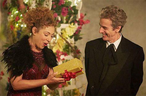 a sonic, the perfect gift The Husbands Of River Song, Doctor Who 12, Doctor Who Christmas, Alex Kingston, Sonic Screwdriver, Tv Doctors, Twelfth Doctor, 12th Doctor, Eleventh Doctor