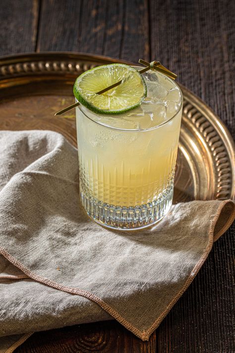 Casamigos Margarita, Tequila Cocktail Recipes, Patron Silver Tequila, Cocktail Recipes Tequila, Tequila Soda, Classic Margarita Recipe, Watermelon Punch, Tequila Recipe, Mommy Juice