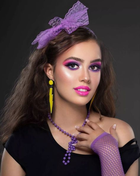 Revive Your Style: 27 80s Makeup Looks for Retro Glam Enthusiasts 80s Makeup Trends, Rockstar Hair, 80s Hair And Makeup, 80s Makeup Looks, 80’s Makeup, Neon Disco, 80s Fashion Party, Disco Makeup, 80s Outfits