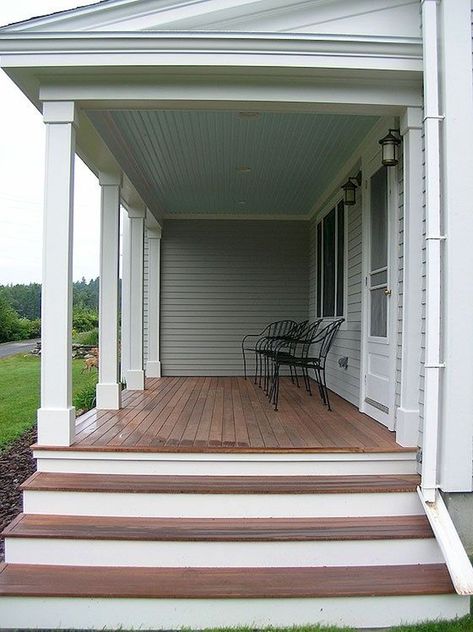 Best 85 Farmhouse Front Porch Makeover Design Ideas source : https://setyouroom.com/27/85-farmhouse-front-porch-makeover-design-ideas/ Porch With Steps, Rustic Farmhouse Front Porches, Farmhouse Front Porch Decor, Front Porch Steps, Porch Stairs, Porch Kits, Front Porch Makeover, Farmhouse Front Porch, Porch Remodel