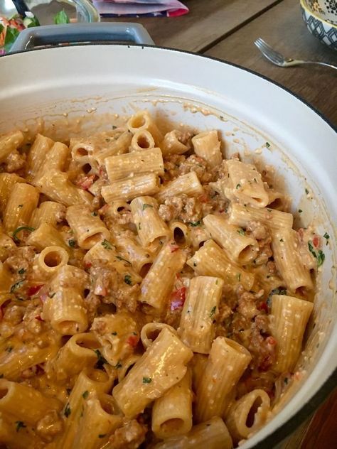 Barilla Rigatoni With Chorizo And Spicy Chipotle Cream Sauce - Easy DIY Recipes Barilla Pasta Recipes, Chipotle Cream Sauce, White Bean Soup Recipes, Barilla Pasta, Mexican Chorizo, Chicken Chorizo, Fresh Turkey, Best Meals, Slow Cooked Chicken