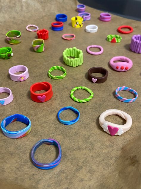 Fimo Ringe Aesthetic, Fimo Clay Rings, Clay Rings Aesthetic, Clay Aesthetic Diy, Fimo Rings, Polymer Clay Rings, Fimo Ring, Diy Clay Rings, Rings Colorful