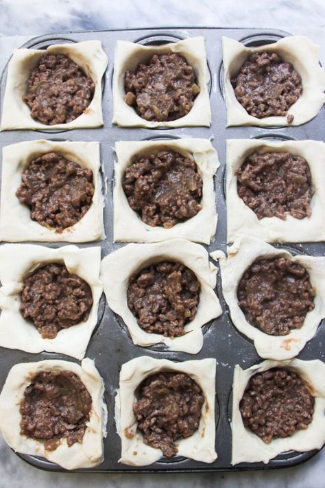 New Zealand Meat Pies, New Zealand Meat Pie, New Zealand Meat Pie Recipe, New Zealand Style, Mince Dishes, Pizza Bases, Norwegian Cuisine, Mincemeat Pie, Savory Pastries