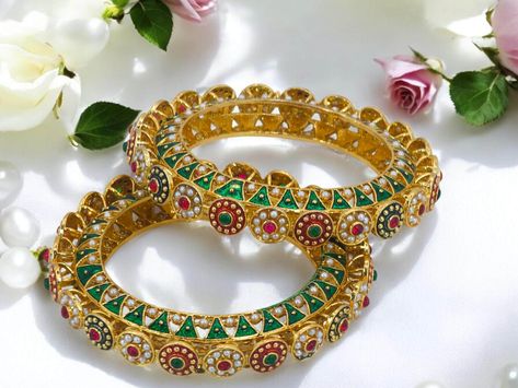 Size 2.4,2.6,2.8 Pacheli/Rajwadi Bangles, Indian Bangle, Multicolor Pearl Bangles, Traditional Kundan Pearl Bracelet Pacheli Bangle, Rajwadi Bangles, Temple Bangles, Pearl Bangles, Colored Pearls, Bangles Gold, Pearl Bangle, South Indian Jewelry, Bangles Indian