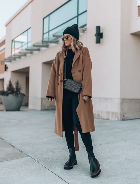 Chunky Boots Outfit, Chelsea Boots Outfits, Vinter Mode Outfits, Chelsea Boots Outfit, Winter Boots Outfits, Black Boots Outfit, Nyc Outfits, New York Outfits, Skandinavian Fashion